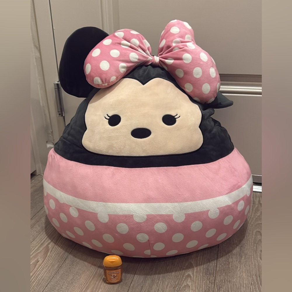 Minnie Mouse squishmallow